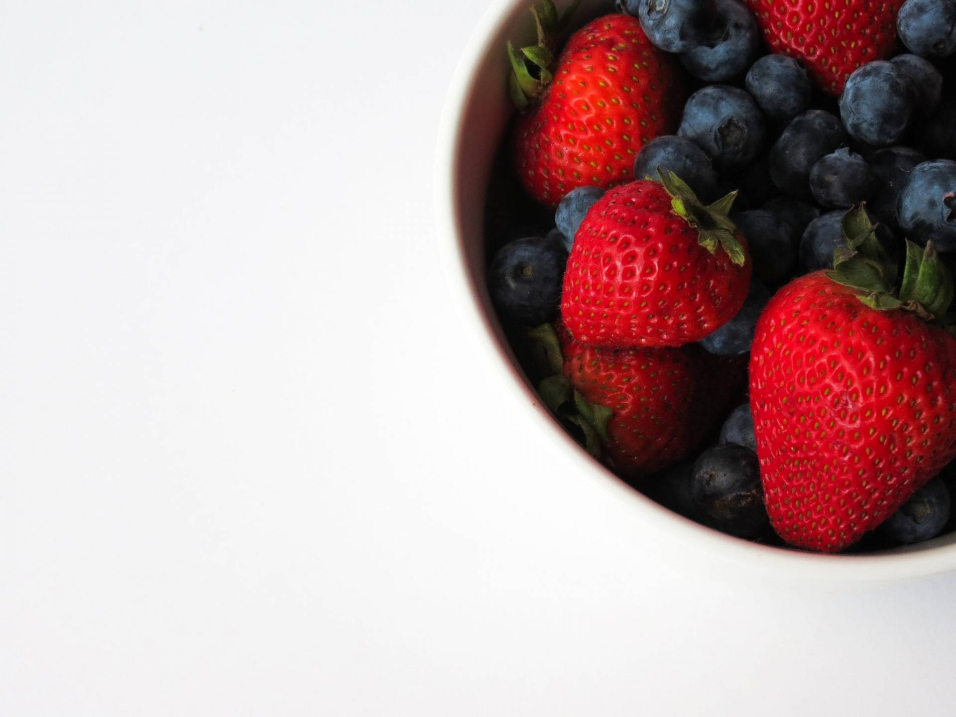 Berries make delicious office snacks