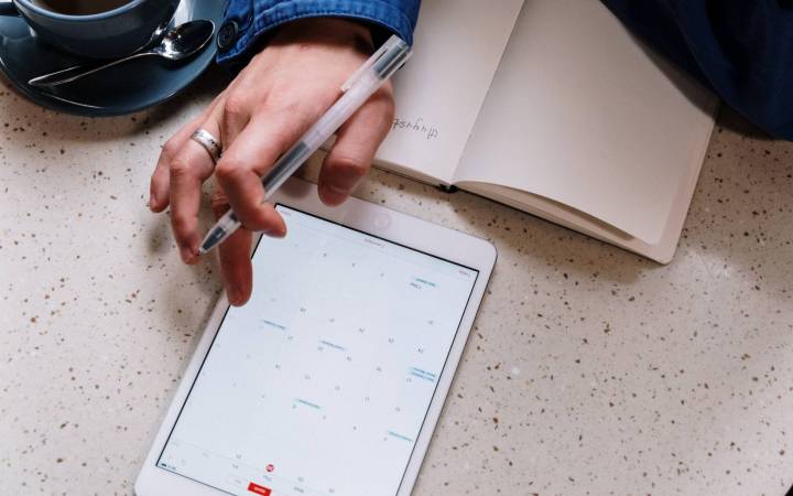 How to Politely Share Your Scheduling Link on Calendar