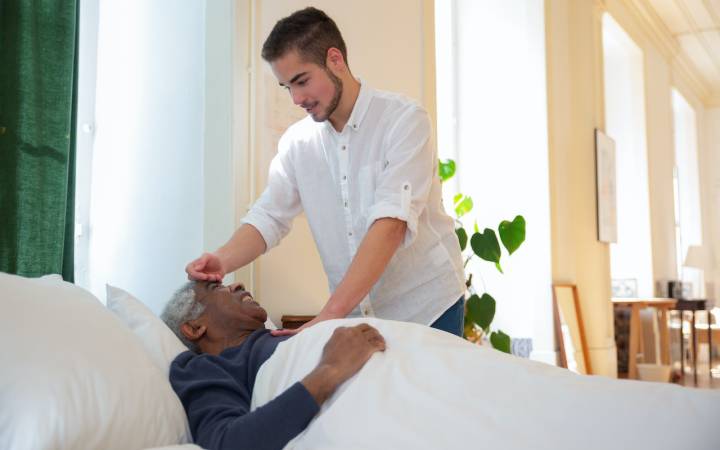 4 Ways to Manage Elderly Home Care