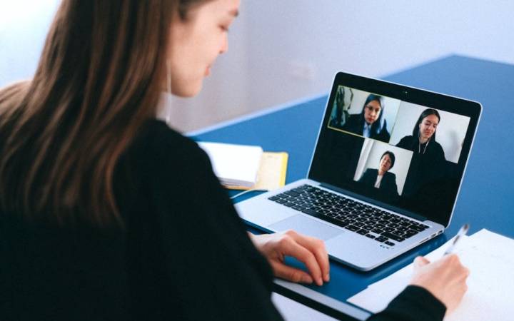Style Tips for Zoom Meetings You Attend Virtually