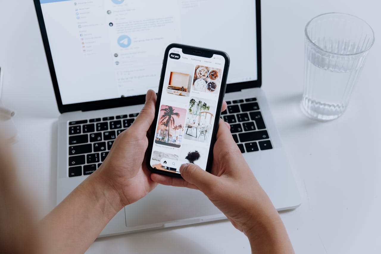 7 Best Apps for Health and Productivity While Traveling