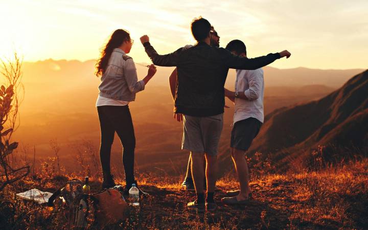 The “Social Butterfly” Schedule: Balancing Summer Fun with Your Goals (Without FOMO Overload)
