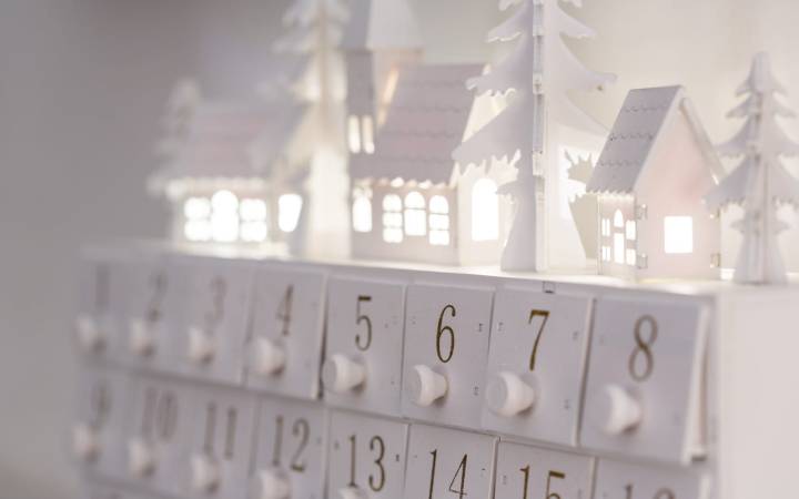 Meeting Under the Mistletoe: Smooth Festive Calendar Coordination