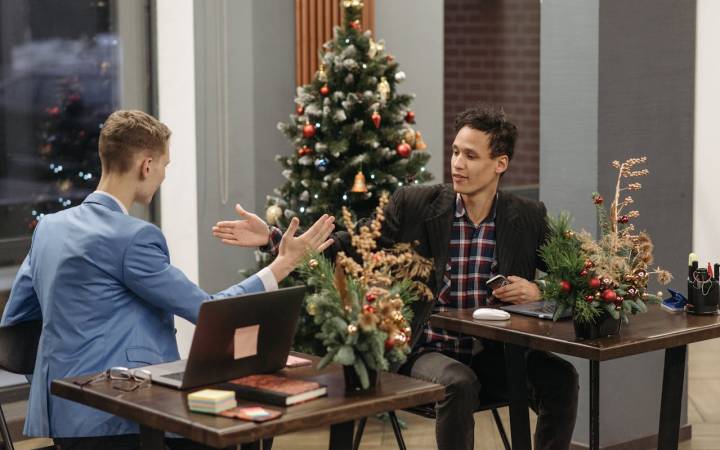 Jingle All the Way: Stress-Free Holiday Meeting Guide