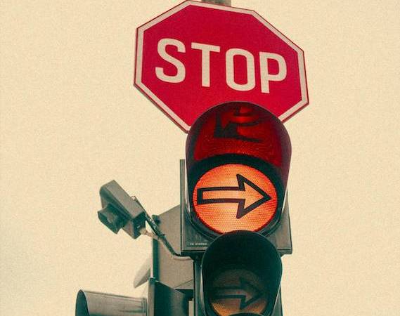 Our 10-Minute Handoff That Killed “Just Checking in” DMs